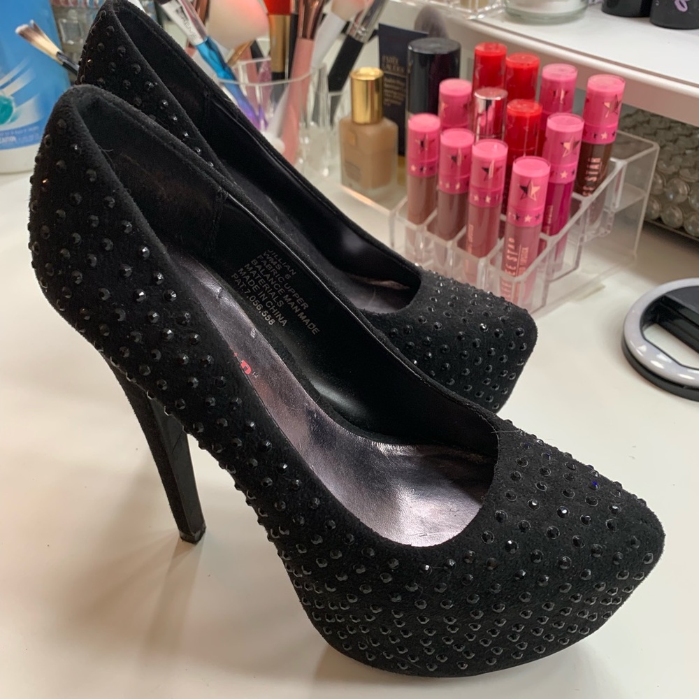 JustFab Black Pumps